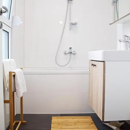 Cozy Seaside With Private Pool & Terrace 公寓 *