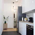 Apartman Cozy Seaside With Private Pool & Terrace