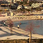 Cozy Seaside With Private Pool & Terrace Apartman Split