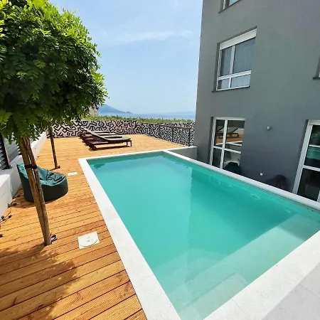 Daire Cozy Seaside Apartment With Private Pool & Terrace *