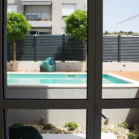 アパート Cozy Seaside With Private Pool & Terrace スプリト