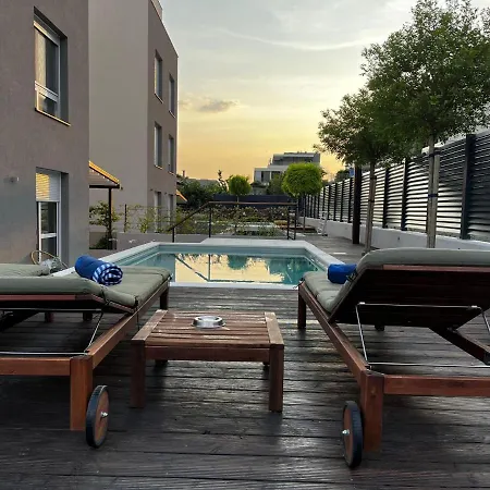 Daire Cozy Seaside Apartment With Private Pool & Terrace *