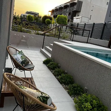 Cozy Seaside With Private Pool & Terrace شقة سبليت