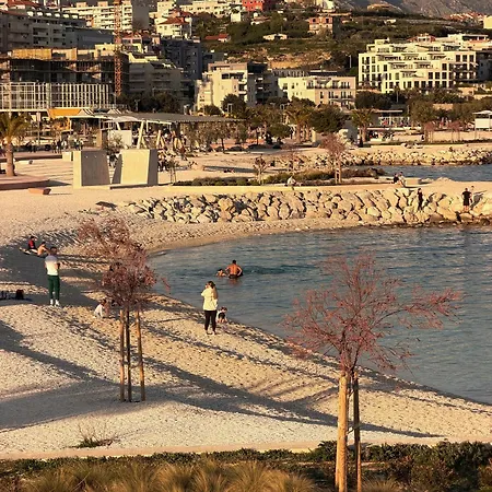 Cozy Seaside With Private Pool & Terrace شقة سبليت
