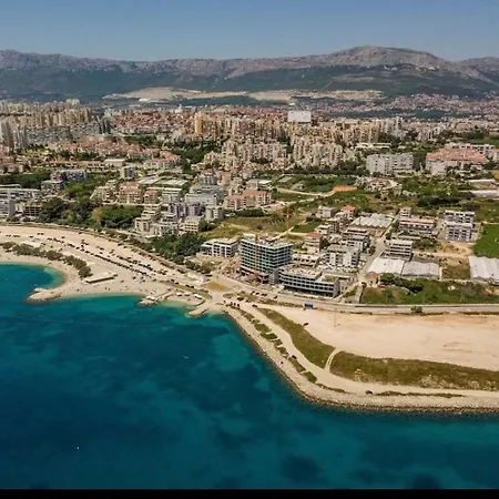 Cozy Seaside With Private Pool & Terrace * سبليت