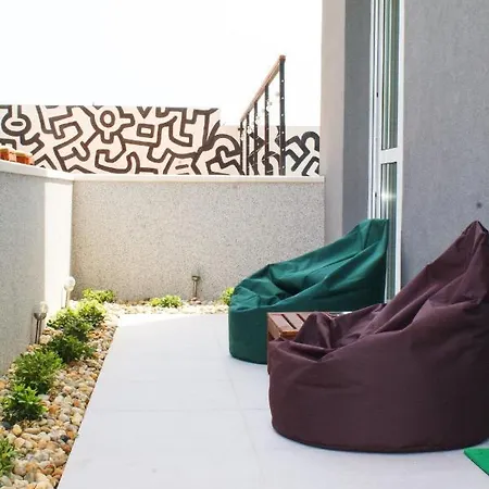 شقة Cozy Seaside With Private Pool & Terrace